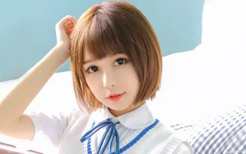 清纯短发学生妹可爱到酥酥麻麻