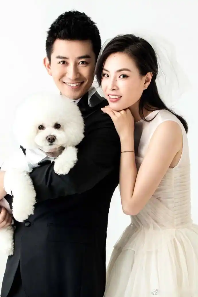 奥运冠军,跳水皇后吴敏霞与老公张效诚结婚照曝光 有在田径场,有在