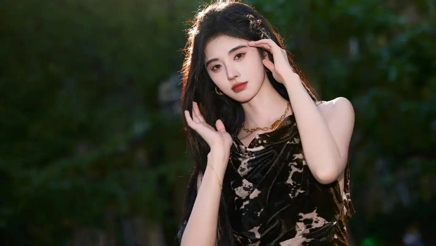 鞠婧祎最新照片 - 抖音