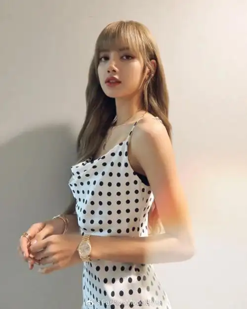 lisapeacecelebkoreastylelisainsta私服搭配更新