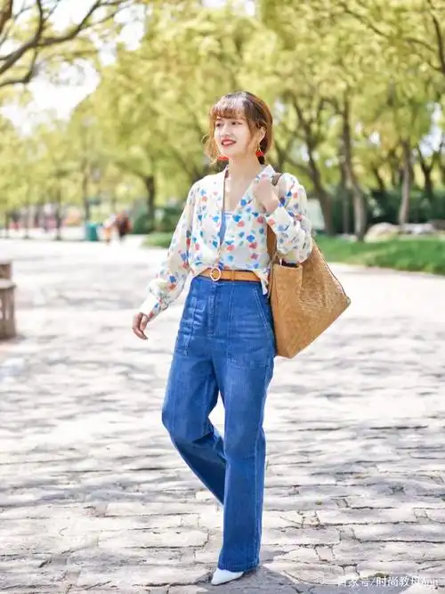 身高155,却成了小个子穿衣标杆,这位博主的拖地裤穿搭适合照搬