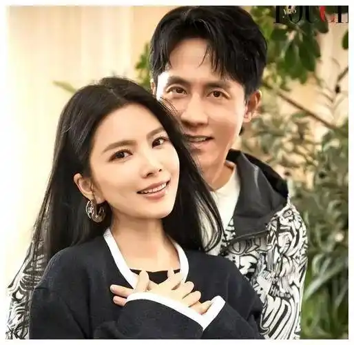 杜淳妻女拍大片,王灿美貌不输明星,2岁蛋饺酷似父亲_照片_婚礼_模样