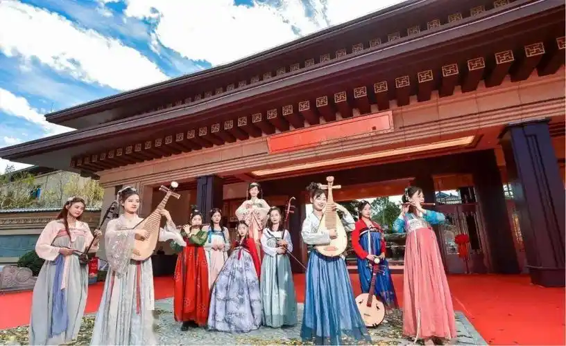 国潮华裳惊艳三明,亿级体验馆倾城开放!