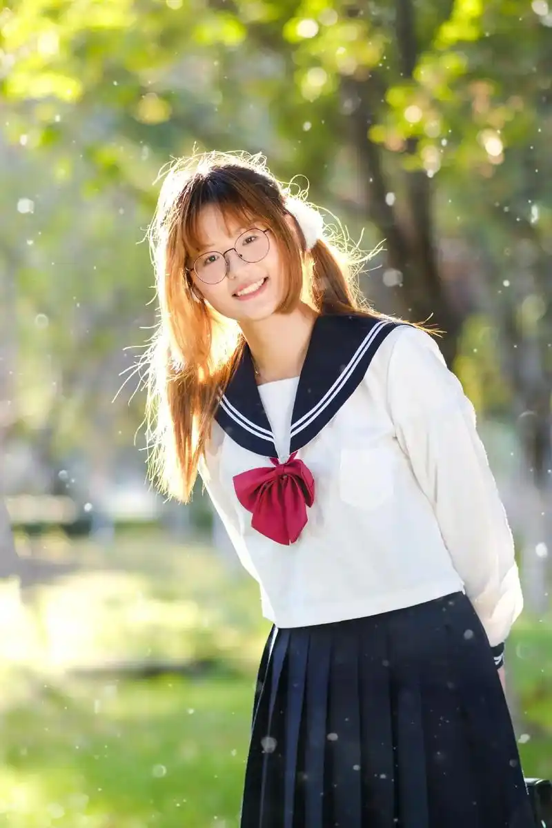 学妹的水手服.#秋日 #水手服 #摄影  - 抖音