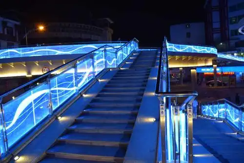 随手拍一拍西昌新晋网红打卡地:胜利北路人行天桥,美的 .