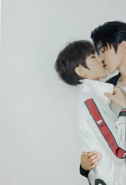 蔡徐坤#你轻轻一个吻我疯狂体会～葵奎szd!