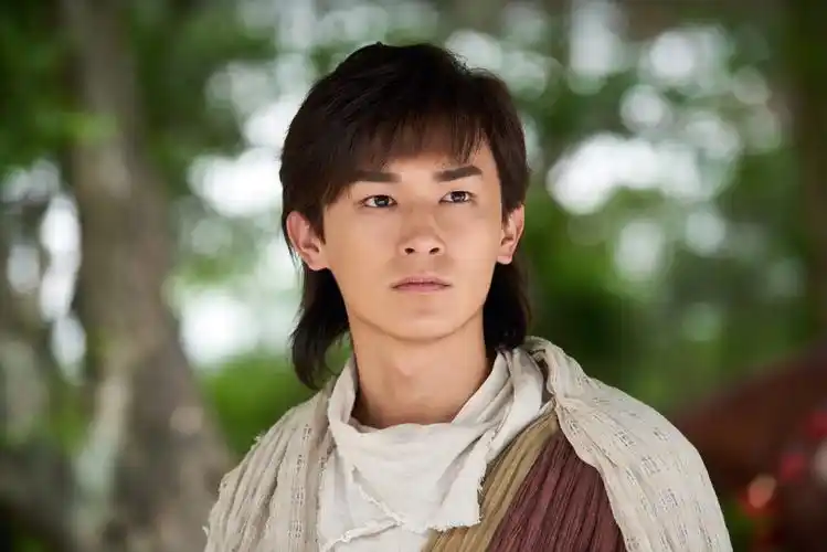 说到新《射雕英雄传》,杨旭文得到"郭靖"的角色似乎是缘分使然.