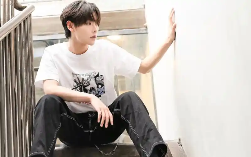 【肖宇梁】兔子宇航员_哔哩哔哩_bilibili