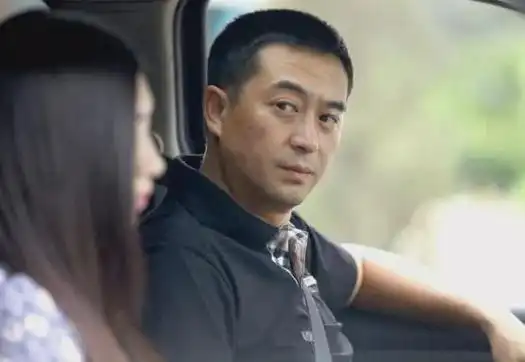 2012年,《悬崖》《》摘得各种奖项;2013年的《一仆二主》,获得白玉兰