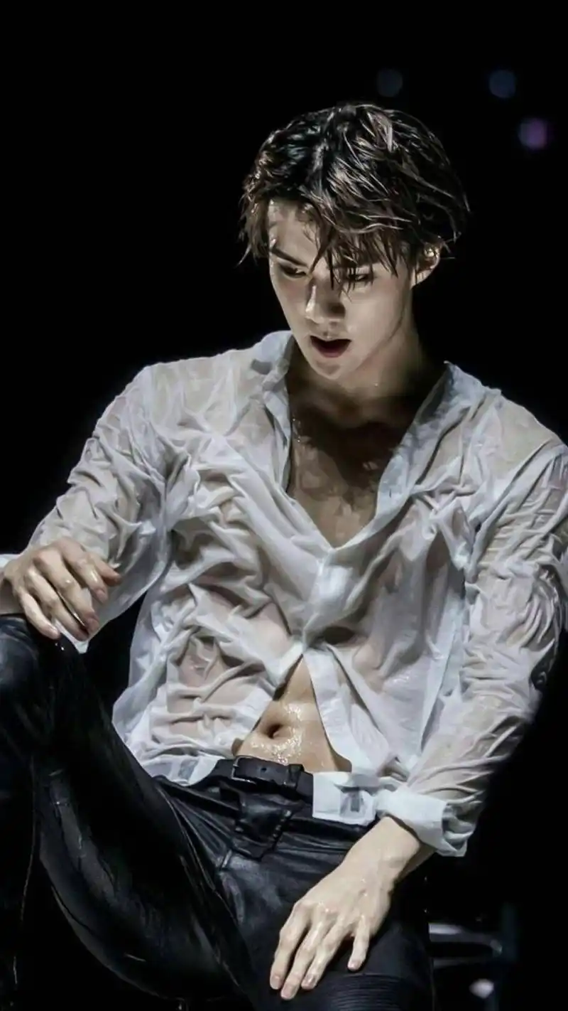 exo吴世勋胸肌,腹肌好身材撩妹神器,最后一张撩到想直接带回家