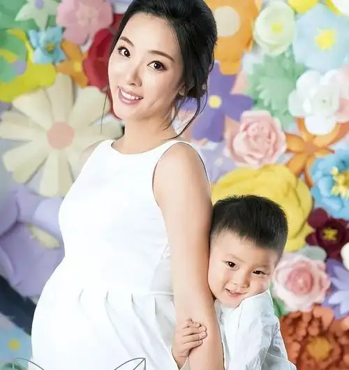 本以为,这位女神会接手董卿的位置,在荧幕中闪闪发光.