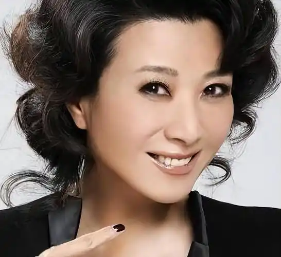 她是国家一级演员,身材傲人演技好,为人低调零绯闻,但婚姻成迷_王静