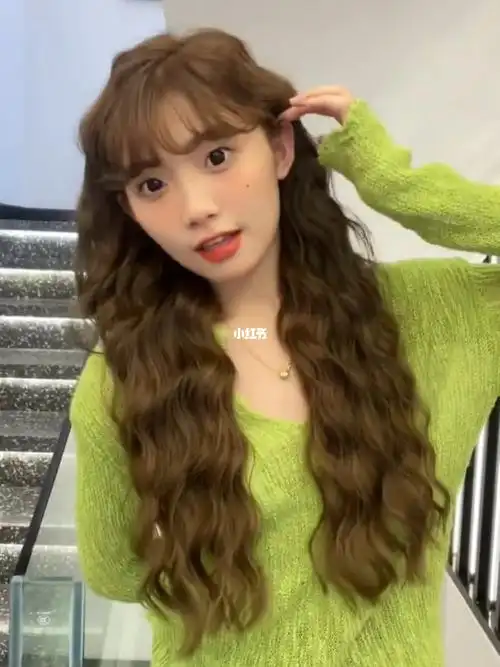 女生秋冬必备法式蛋蛋卷烫发发型