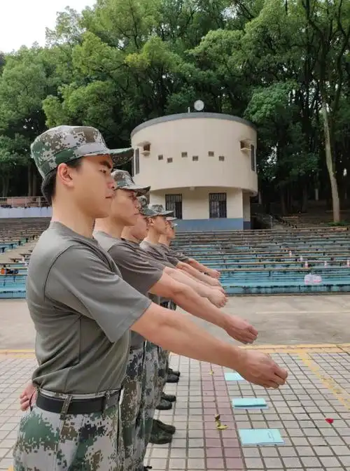 集训重点在于强化参训同学的单个军人队列动作,指挥口令,教学演示