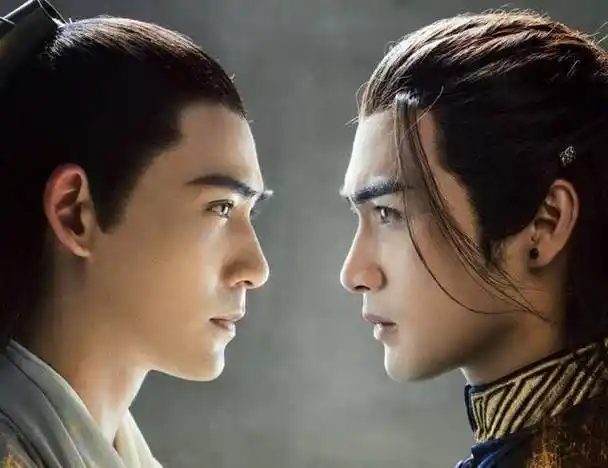 张彬彬终于不用追迪丽热巴了,奈何还是敌不过周渝民的捧脸杀!