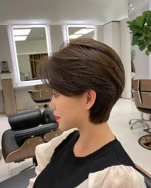 中老年女性发型别瞎剪选这18款就对了洋气利落显年轻