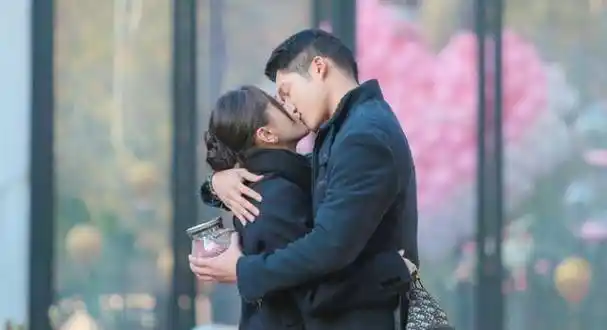 王子文吴永恩官宣恋情!发同框合照好甜蜜_黄奕_节目_崔伟