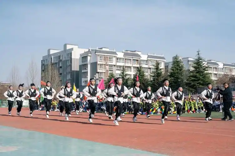 渭南市白水小学举行春季运动会开幕式