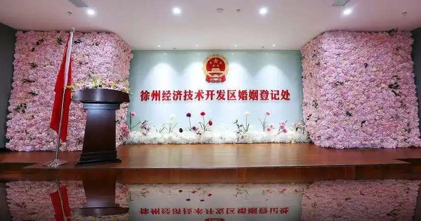 颜值逆天徐州最美婚姻登记处受热捧走51领证去
