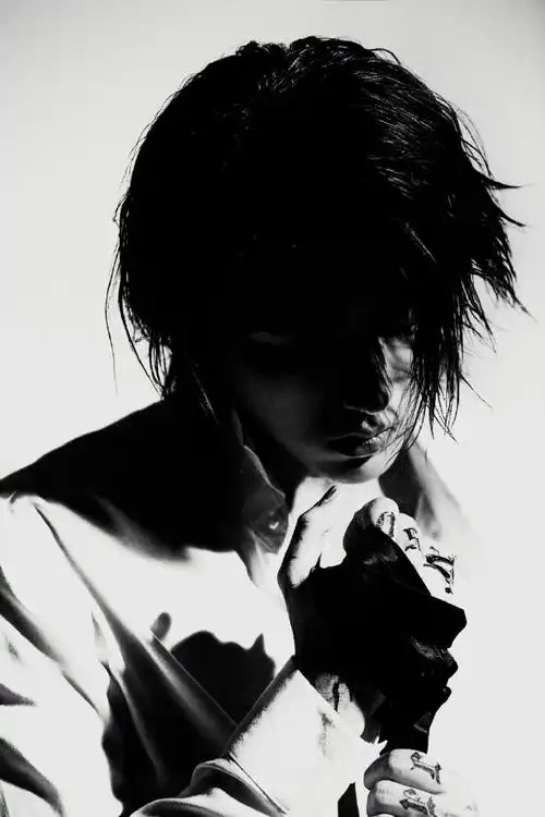 大哥很爱黑白滤镜#蔡徐坤