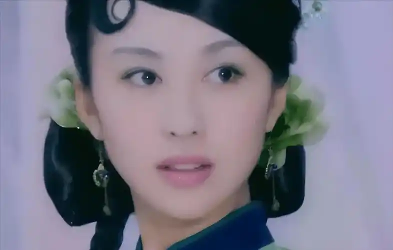 看了李菲儿的旧照才明白黄晓明金希澈为啥相继沦陷妩媚动人