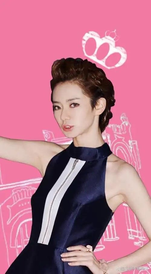 戚薇发生日美图!她中性酷飒但身材火辣也能如此性感