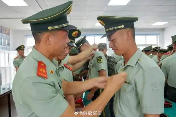 武警北京总队执勤第四支队举行退役军人卸衔仪式