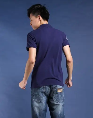 深蓝色翻领时尚短袖t恤