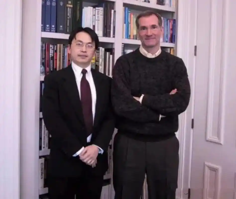 张磊用文森特给他投资的2000万美元投资了腾讯.