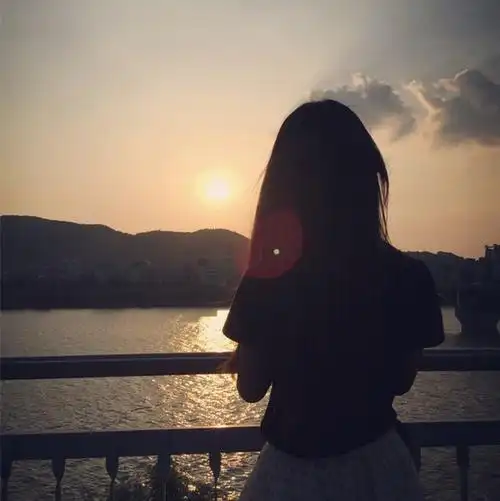 唯美女生伤感背影写真图片