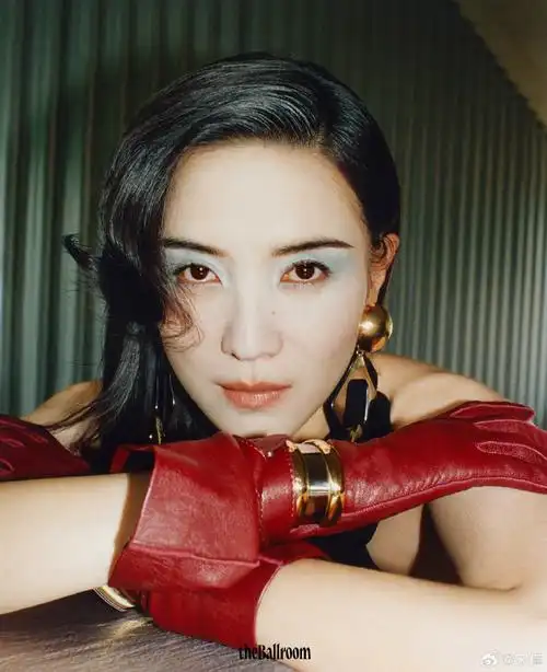 宋佳半边卷刘海##宋佳怪异时尚女郎