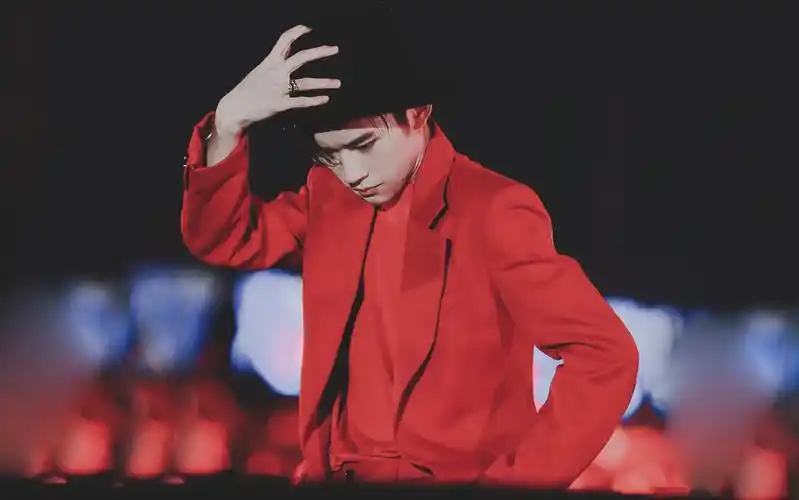 190810 六周年演唱会 易烊千玺舞蹈 solo