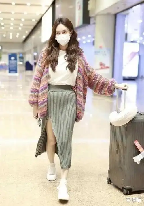 沈梦辰机场秀美的差点没认出来!