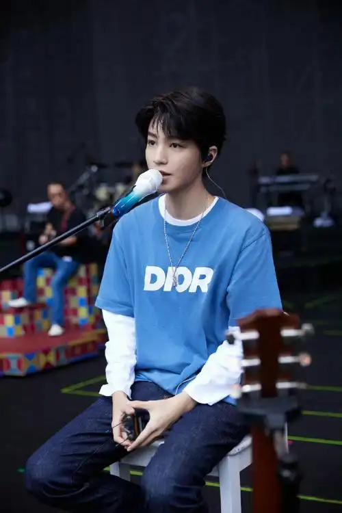 王俊凯周杰伦舞台照##王俊凯彩排舞台图