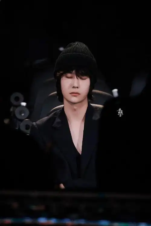 王一博星光大赏内场镜头##王一博星光大赏生图##星光大赏戴毛线帽的