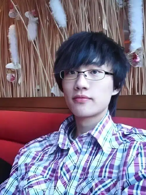 许嵩超话#许嵩呼吸之野演唱会#  许嵩青涩照片修复版