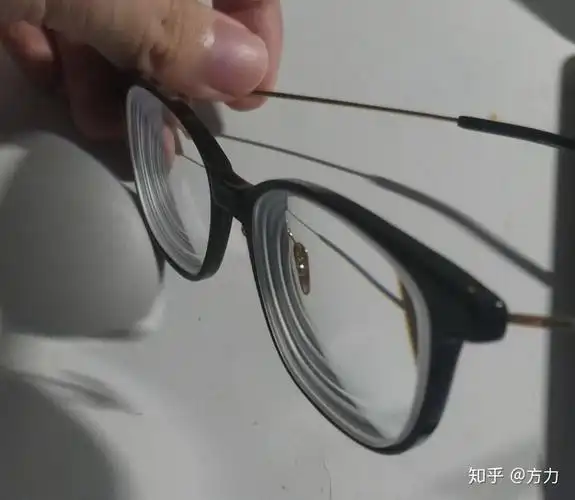 超高度近视是一个什么样的体验?