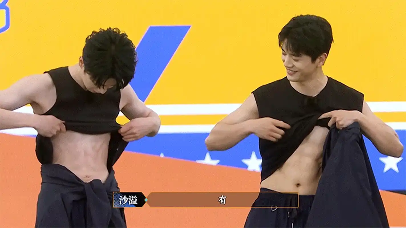 张嘉元易大千腹肌# 好家伙这腹肌是说秀就秀的吗?这也太牛了吧!