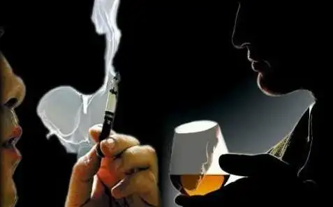 长寿秘诀已破解 无关饮食烟酒和运动_便利店烟酒展示