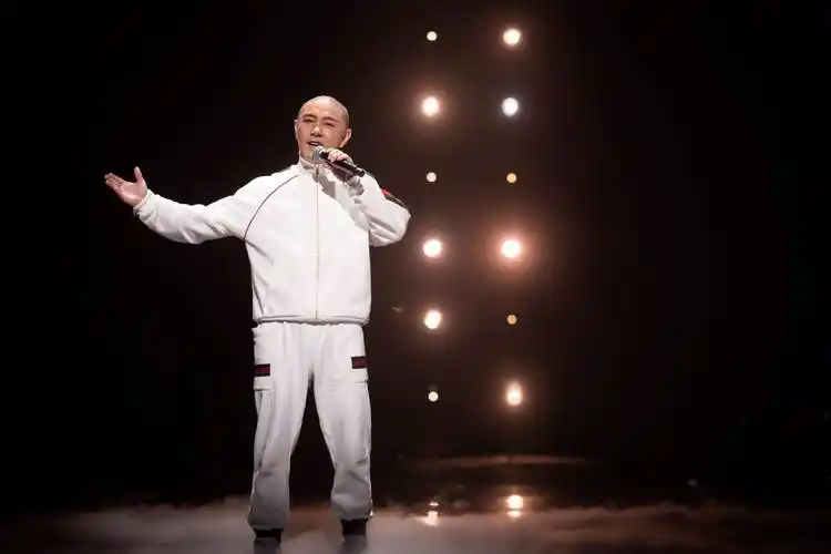 张卫健称录《追光吧》想把欢乐带给大家 自曝想参加《这就是街舞5》