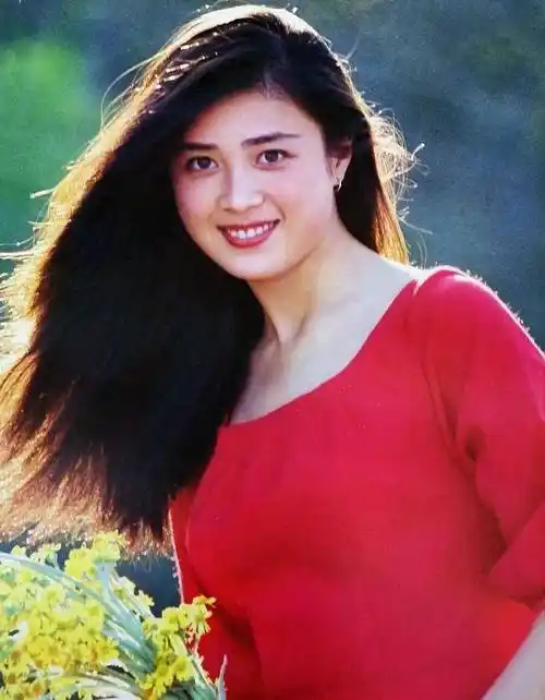 傅艺伟,刘晓庆,陈肖依,殷新,龚雪等,其中,著名演员傅艺伟的早期照片