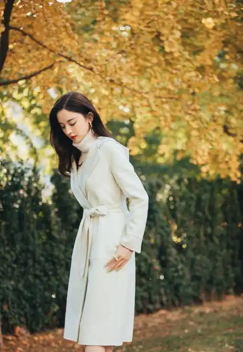 古力娜扎时尚大片来袭,粉色皮裙造型曝光,这身材我酸了_衣服_设计