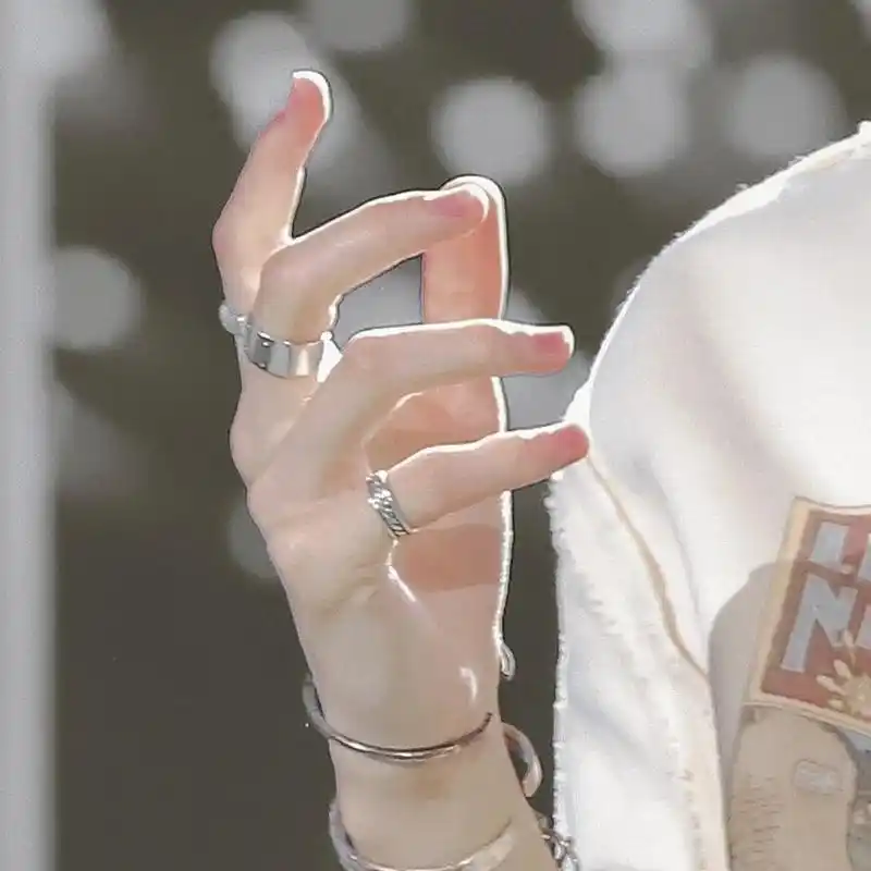 林彦俊的手跟脚丫子壁纸2144 一个人怎么连脚丫子都能这么好看呢