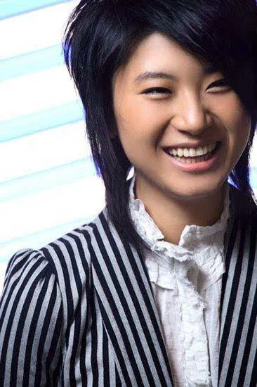 尚雯婕的脸去年就已经垮了只是一直活在ps中而已