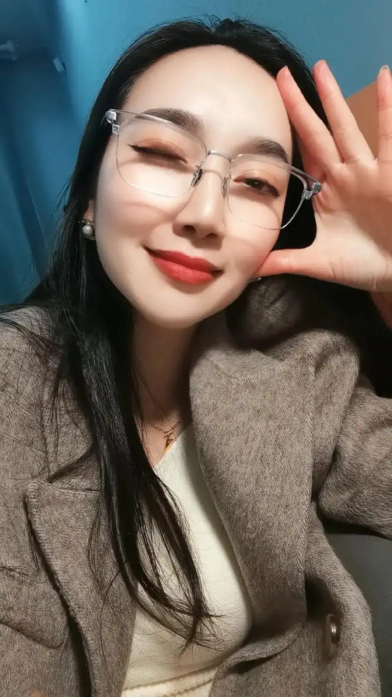 今日分享日常眼镜佩戴斯文干净氛围感十足女生戴气质温柔 - 抖音