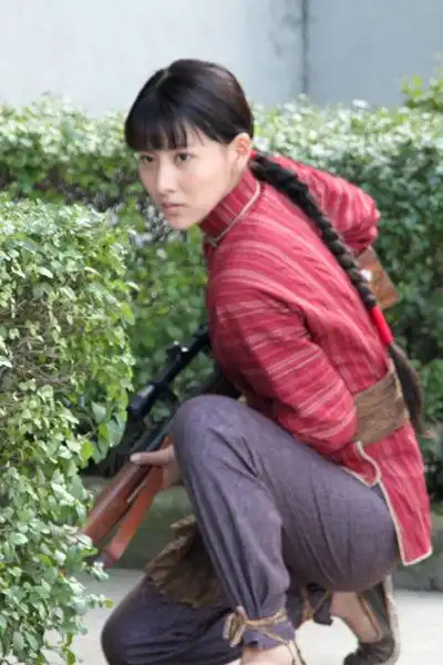 劲头甚盛的年轻女演员贾青正在横店紧张拍摄革命励志题材剧《神枪》