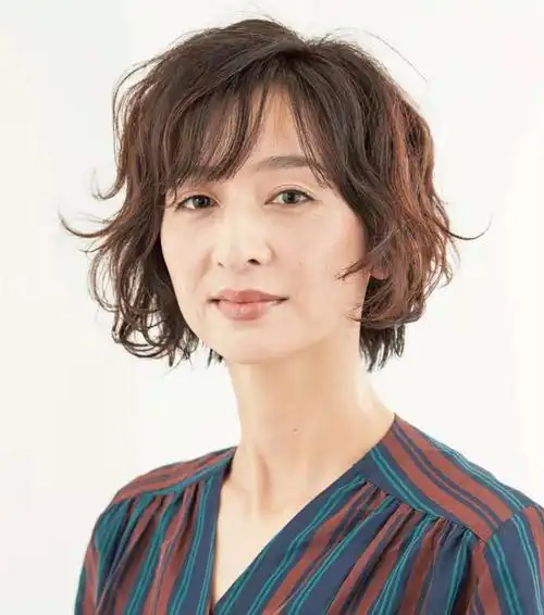 这才是中老年人最美的发型柔美蓬松烫减龄染发想不年轻都难