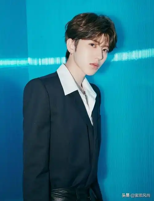 蔡徐坤新歌舞台皮裤造型 蔡徐坤新歌舞台皮裤造型 - 上广常识