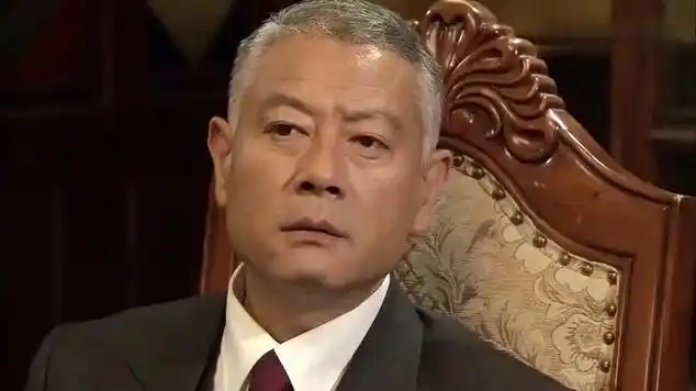 飞哥大英雄梁飞跑厕所掏来掏去半天整出个物件杀人全靠它|悬疑片|刑侦