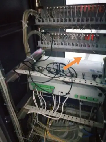 将机柜内的不规范接地线(有的长盘留,有的地线线径过细,有的无线环)